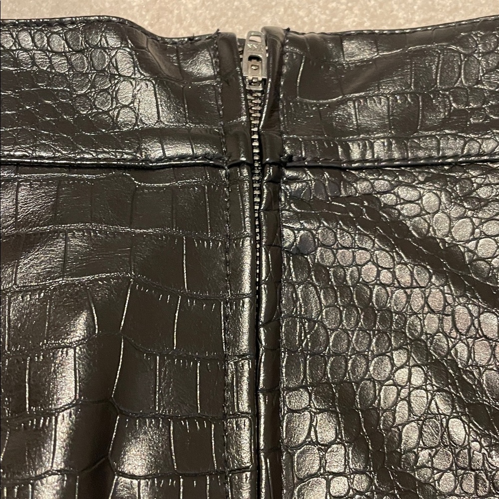 LOFT Black Croc-Embossed Mini Skirt - Picture 6 of 9